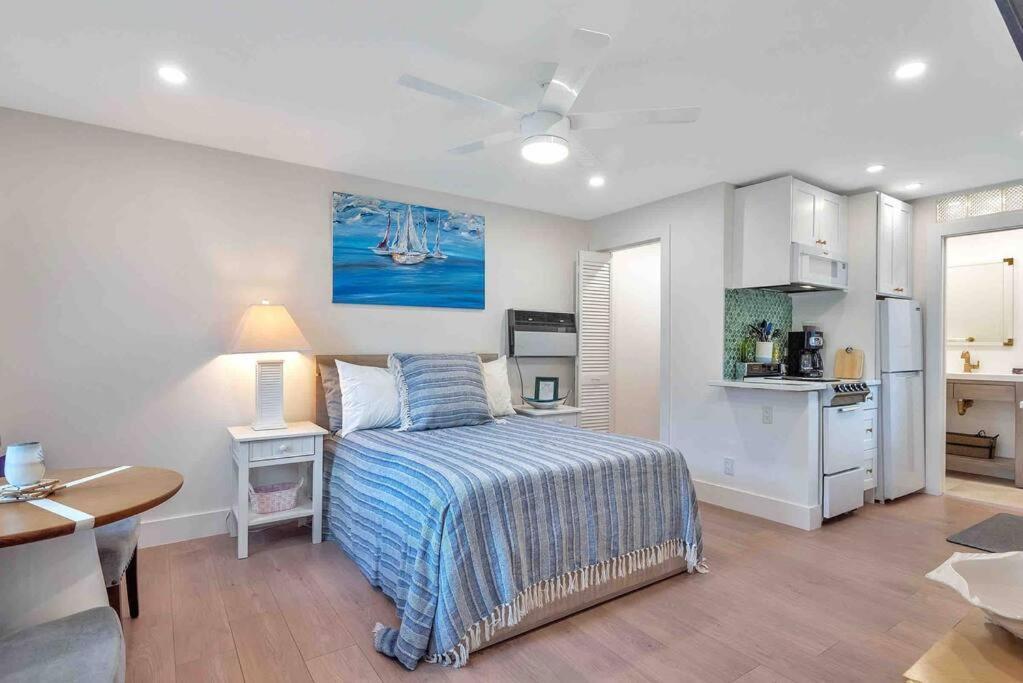 Charming Studio W Pool One Mile To Beach Pets Welcome Lake Worth Beach Exterior photo